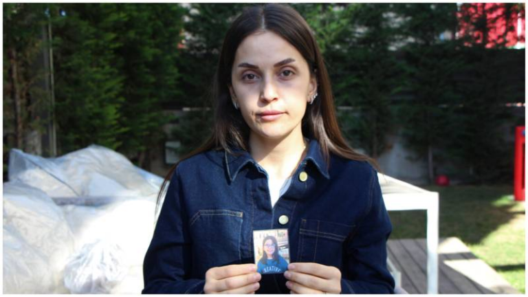 10-yasindaki-kizi-sezini-trafik-kazasinda-kaybeden-anne-isyan-etti-o-kadin-su-an-ev-hapsinde-kgFpJMhg.png