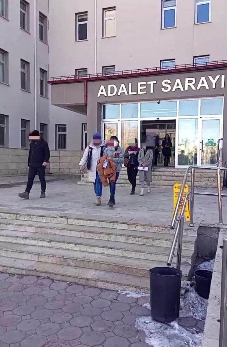 hirsizlik-icin-donduler-yakalandilar-O7r3dN92.jpg