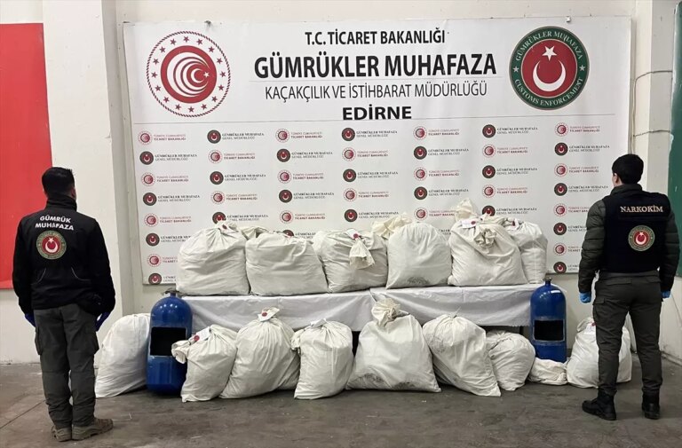 kapikulede-217-kg-uyusturucu-ele-gecirildi-vlugRB4Z.jpg