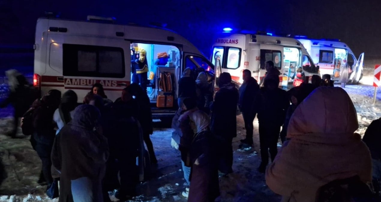 yolcu-otobusu-kaza-yapti-cok-sayida-yarali-var-MvglXXVR.jpg