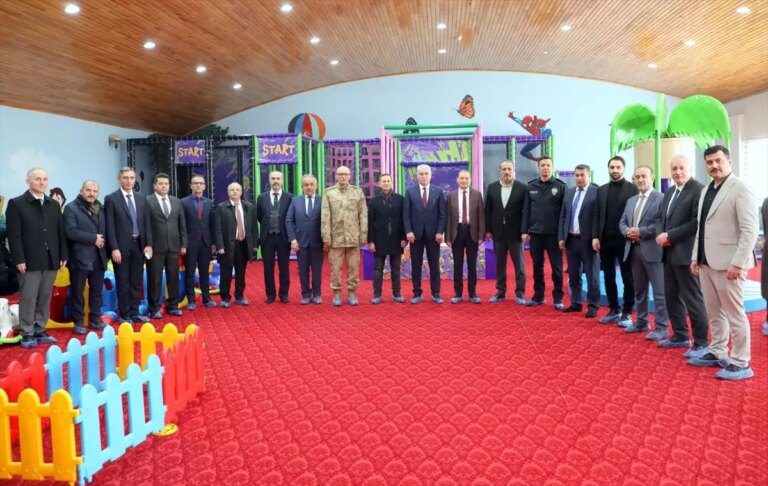bayburtta-kapali-cocuk-oyun-alani-acildi-FiJE1yl5.jpg