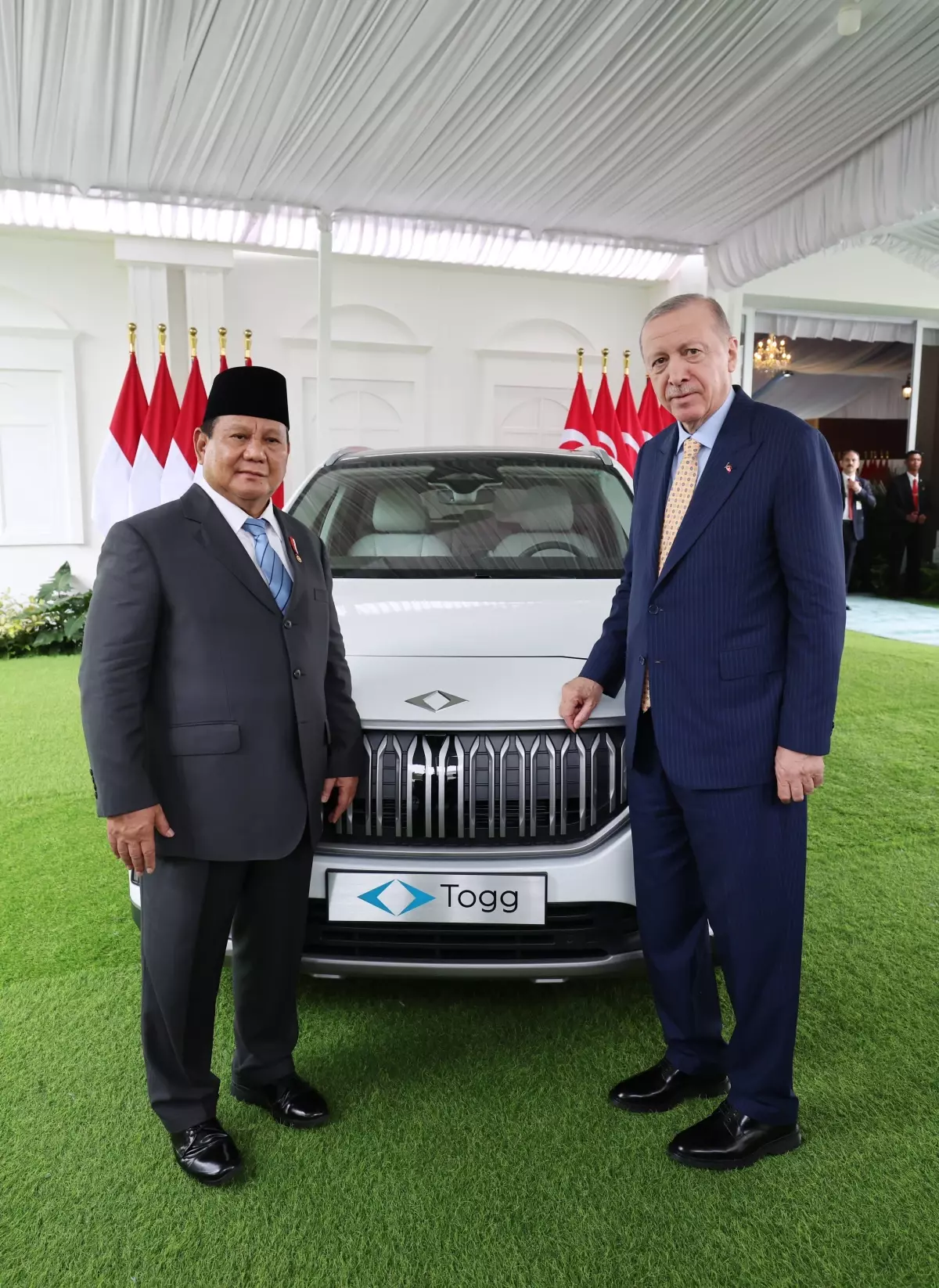cumhurbaskani-erdogan-endonezya-cumhurbaskani-subiantoya-togg-hediye-etti-hKhHuqPW.jpg