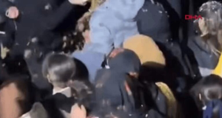 kina-gecesinde-akilalmaz-anlar-damadin-basindan-asagi-saman-doktuler-L2BR6tPX.jpg