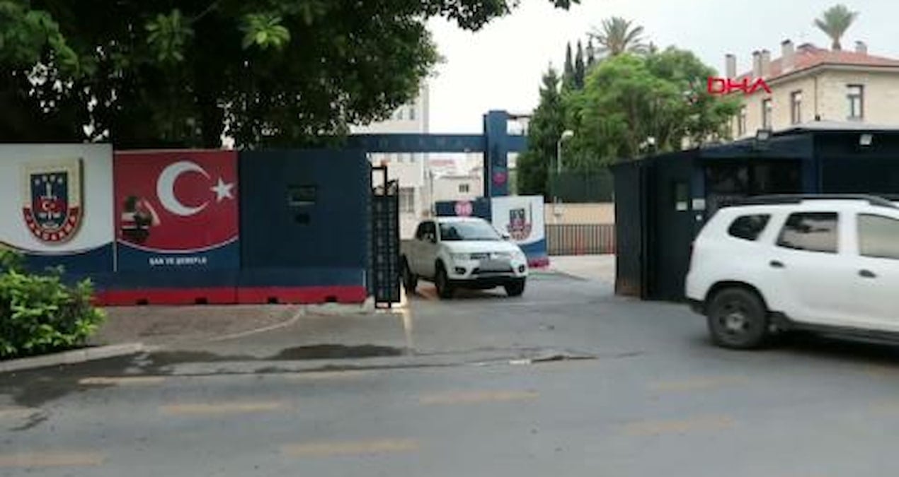 mersinde-tarihi-eser-el-yazmasi-6-kitap-yakalandi-FauF35kS.jpg