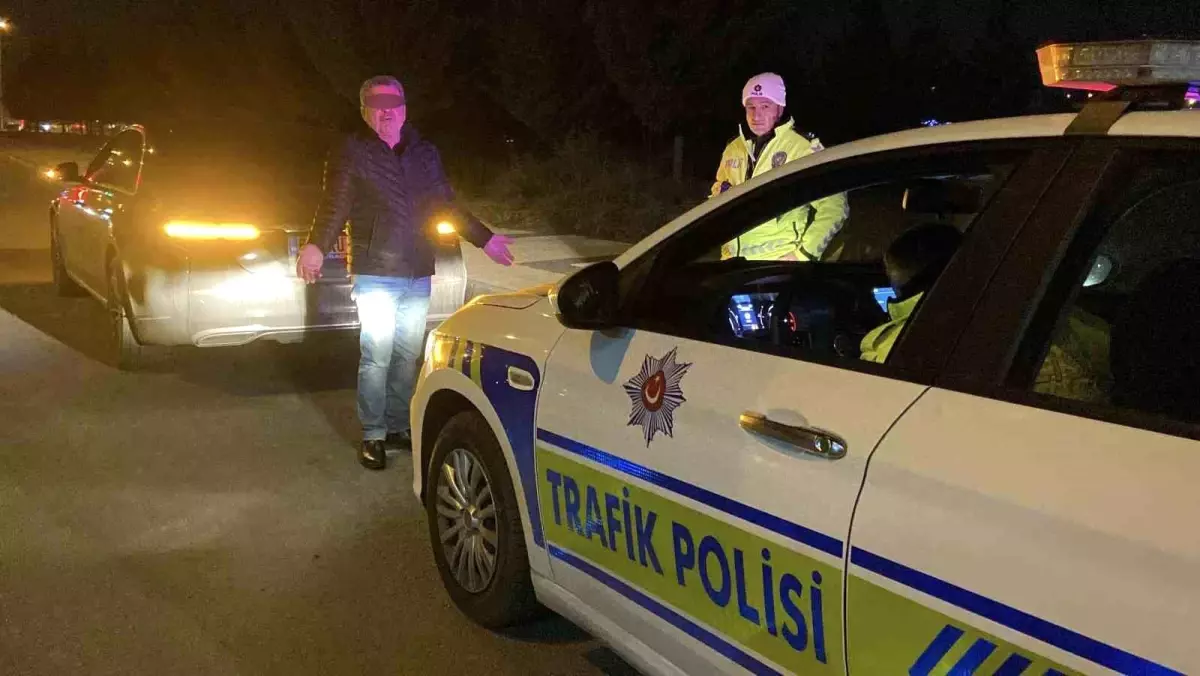ters-yolda-kacan-surucu-ifadeleriyle-sasirtti-9t8CWjQV.jpg