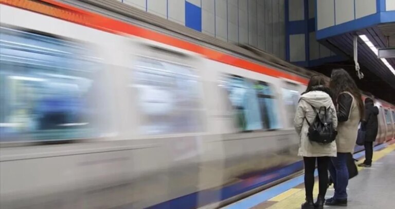 metrodaki-ariza-istanbullulara-zor-anlar-yasatti-hfB2jpCw.jpg