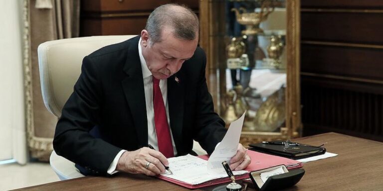 resmi-gazetede-yayimlandi-13-universiteye-yeni-rektor-flIwvD9Q.jpg