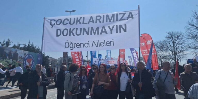 tutuklanan-ogrencilerin-anne-babalarindan-imza-kampanyasi-SQlg1KvP.jpg