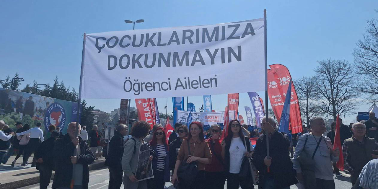 tutuklanan-ogrencilerin-anne-babalarindan-imza-kampanyasi-SQlg1KvP.jpg