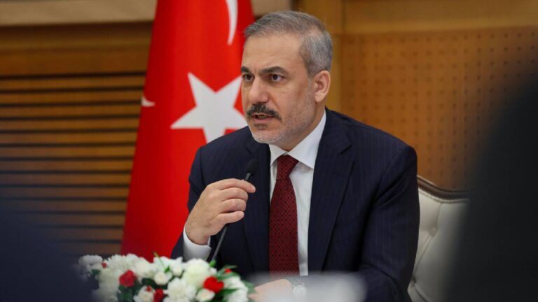 disisleri-bakani-fidan-fransiz-mevkidasi-barrot-ile-telefonda-gorustu-8xzwUc9D.jpg
