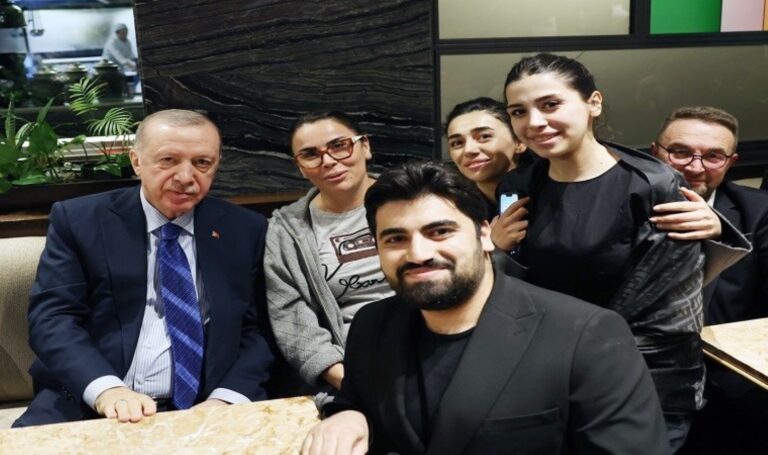 erdoganin-keifi-yerinde-KdYMhqtl.jpg