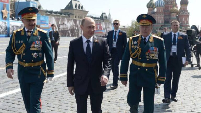 vladimir-putin-kara-kuvvetleri-komutanini-gorevden-aldi-YDFRhjOz.jpg