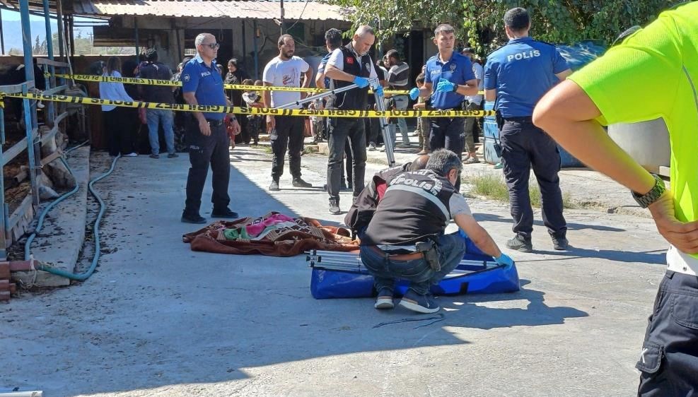 ciftlikte feci son uc yasindaki cocugu sut kamyonu ezdi OSbN6124