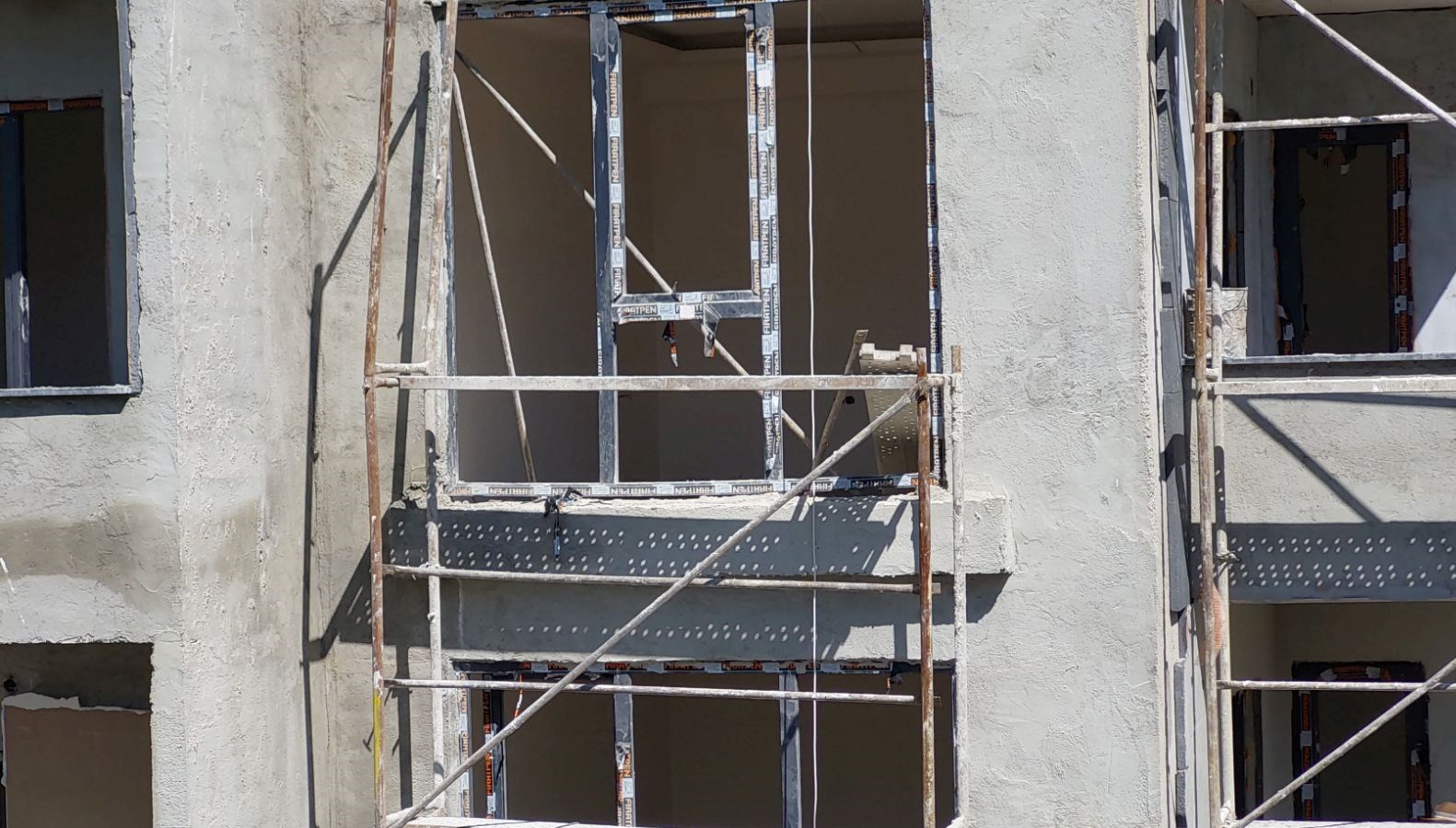 insaat merdivenlerinden yuvarlanan isci yaralandi gftgnyTn