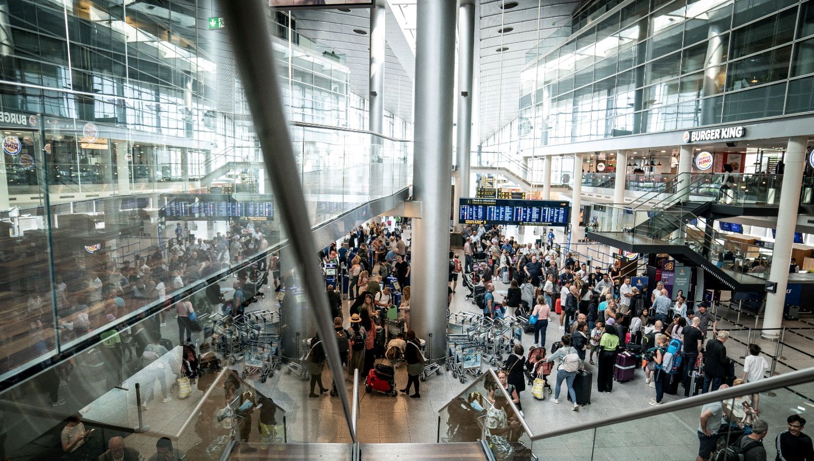 kopenhag havalimaninda drone alarmi tum ucuslar durduruldu XtPGQQPy