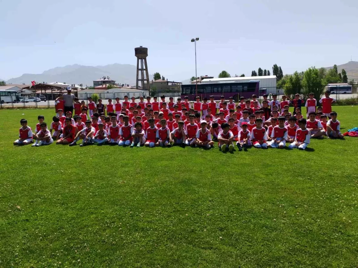 van buyuksehir belediyespordan vanspora altyapi destegi RkwVDSzH