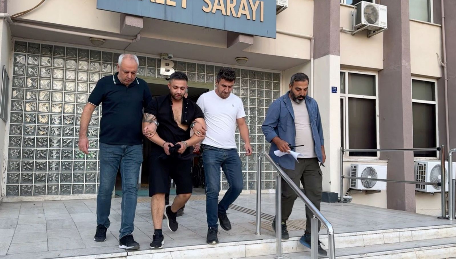 yolda kalinca aku caldi neden sikayetci olmus anlamadim dedi DhqxS1Rq