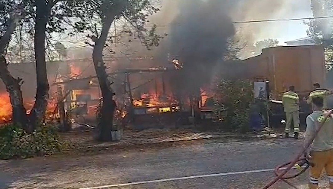 antalyada terk edilmis baraka alev topuna dondu Cyqq7QuE.jpg