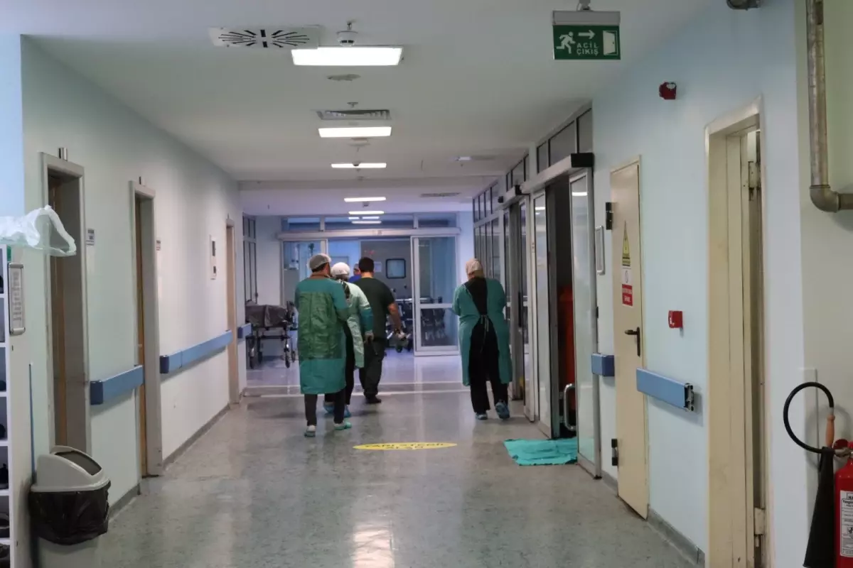 duzcede beyin olumu gerceklesen hastanin organlari nakil icin hazirlaniyor DnGxONFu