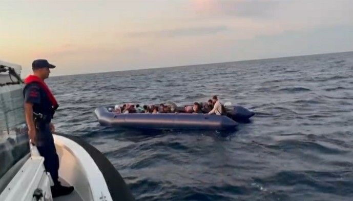 izmirde 138 duzensiz gocmen yakalandi UcHr9t2D