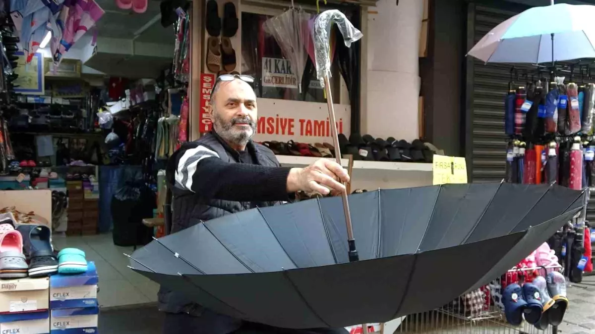 izmitte tek semsiye tamircisi ali osman aydin ZtcDPX78.jpg