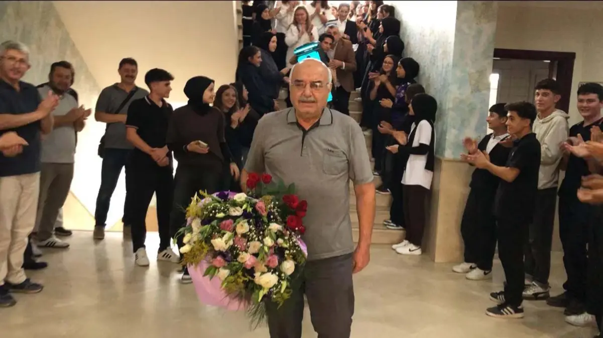 nazillide 40 yil meslek dersi ogretmenligi yapan ogretmen emekli oldu 1bjTk1le