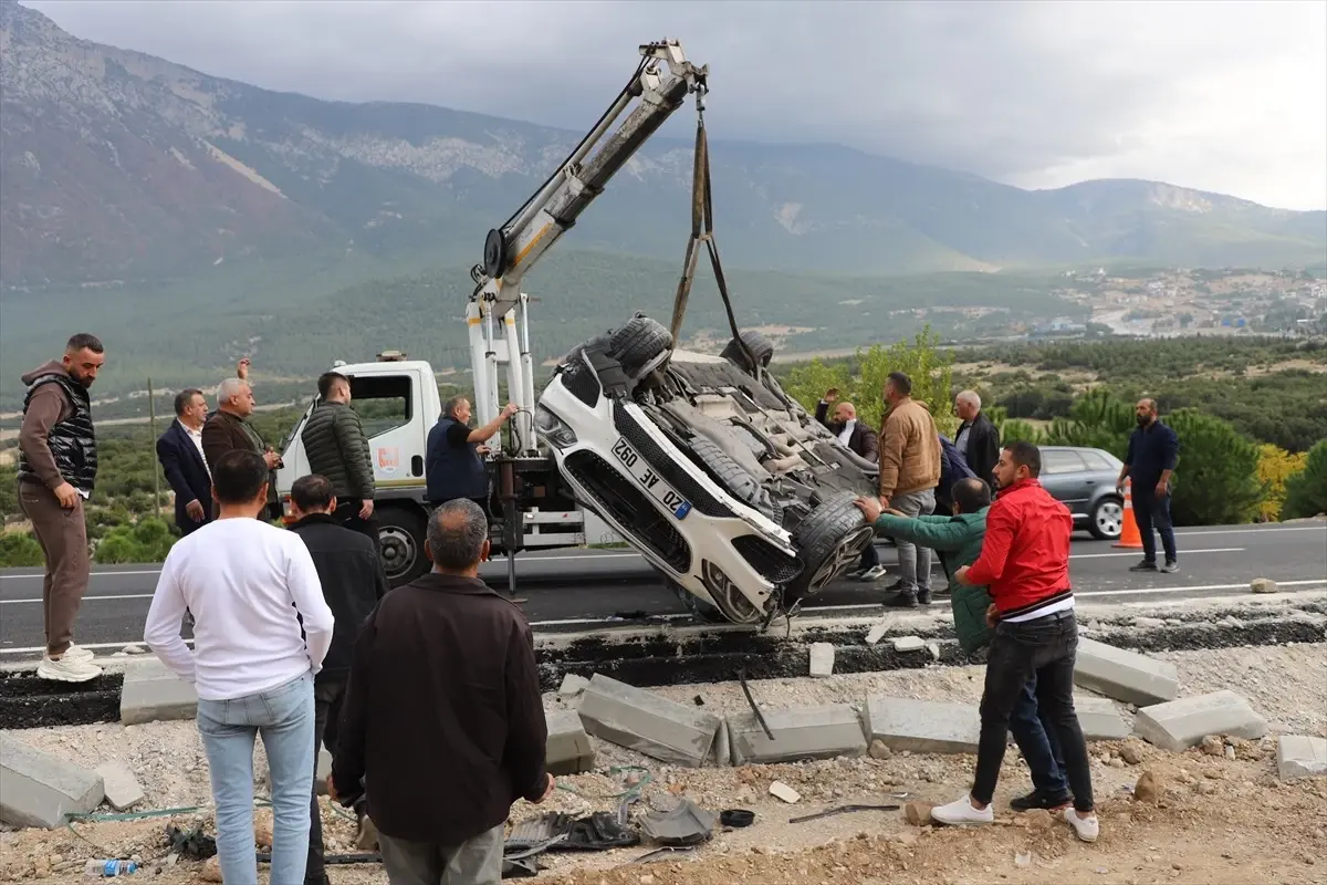 pamukkalede takla atan aracta anne ve oglu yaralandi IFslfP2D.jpg