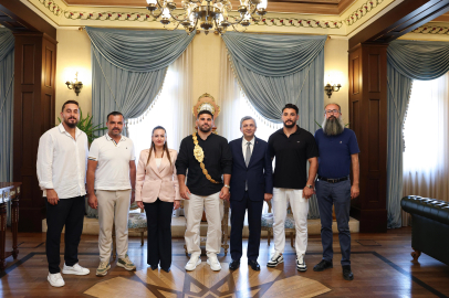 Antalya da baspehlivan erkan tas tan vali sahin e ziyaret 1784713020 410 small