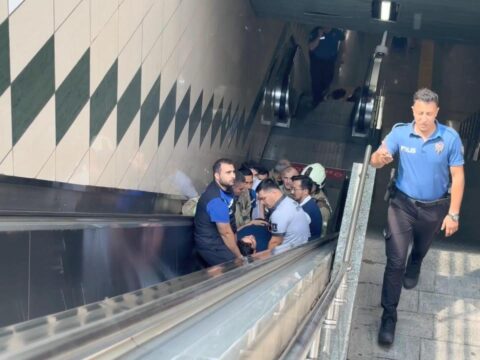 Gayrettepe metro istasyonunda panik anlari raylara dustu qaLPIXer
