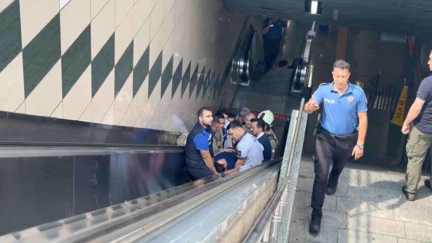 Gayrettepe metro istasyonunda panik anlari raylara dustu qaLPIXer