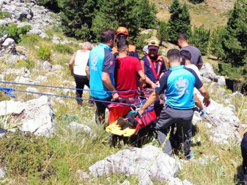 Sarp arazide dehset anlari metrelerce yukseklikten kayalara cakildi ZMn7Paqe