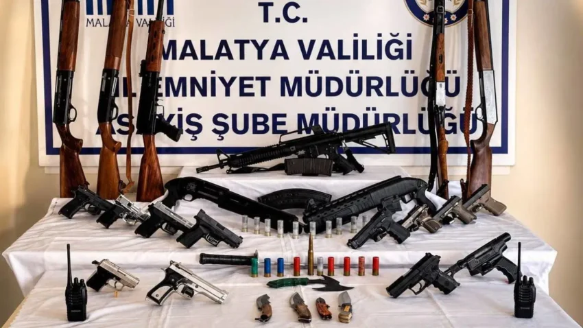 Sosyal medya ve kamusal alanda silah teshiri yapanlara operasyon 56 gozalti GdiyXUGb